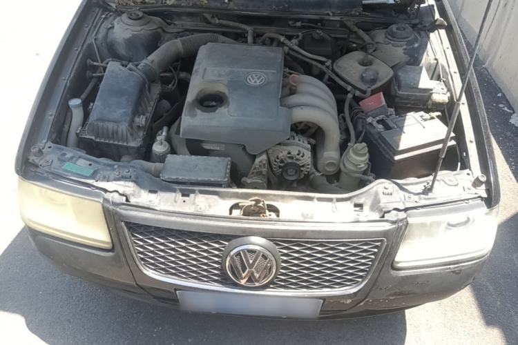 Used Volkswagen Santana Vista 2008 1.8L Manual Sishang Model Engine Bay