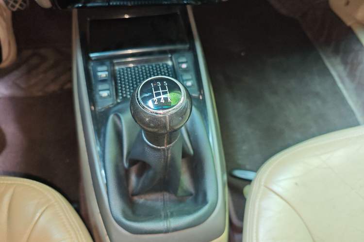 Used Volkswagen Santana Vista 2008 1.8L Manual Comfort Edition Gear Lever