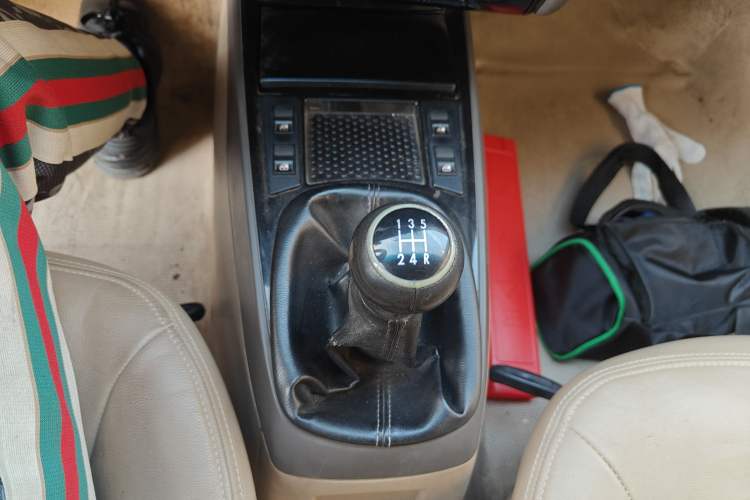 Used Volkswagen Santana Vista 2008 1.8L Manual Comfort Edition Gear Lever
