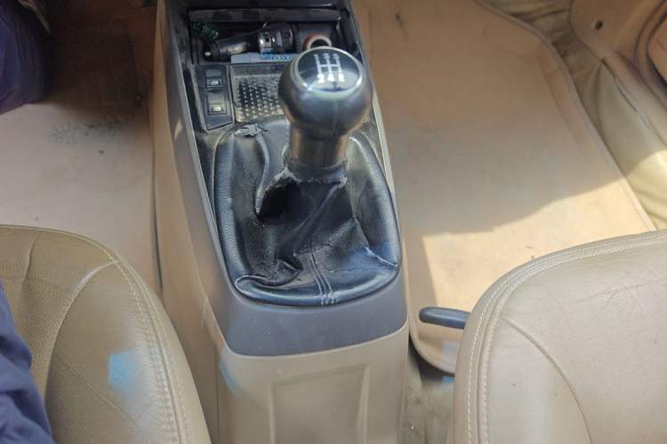 Used Volkswagen Santana Vista 2008 1.8L Manual Comfort Edition Gear Lever