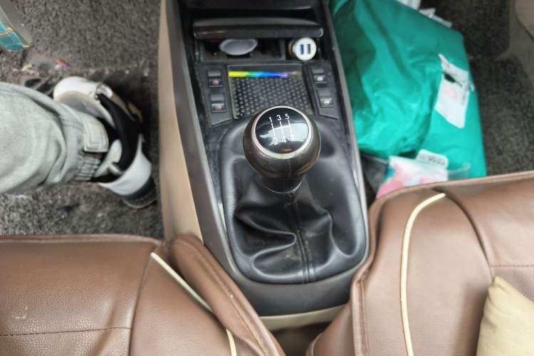 Used Volkswagen Santana Vista 2008 1.8L Manual Comfort Edition Gear Lever