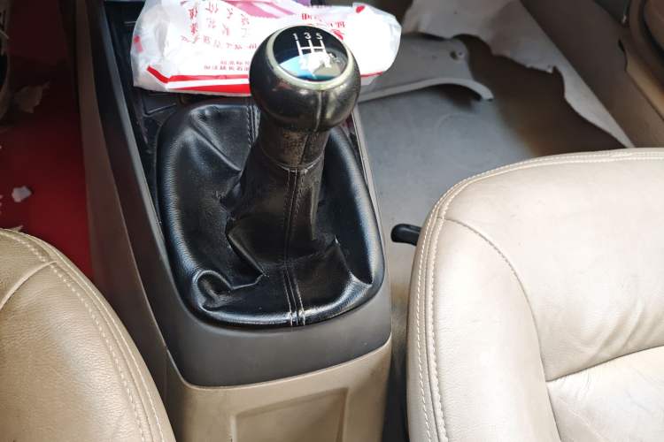 Used Volkswagen Santana Vista 2008 1.8L Manual Comfort Edition Gear Lever
