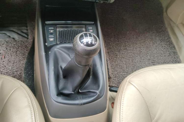 Used Volkswagen Santana Vista 2008 1.8L Manual Comfort Edition Gear Lever