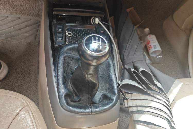 Used Volkswagen Santana Vista 2008 1.8L Manual Comfort Edition Gear Lever