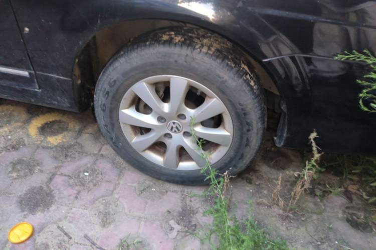Used Volkswagen Santana Vista 2008 1.8L Manual Comfort Edition Right Front Wheel Hub