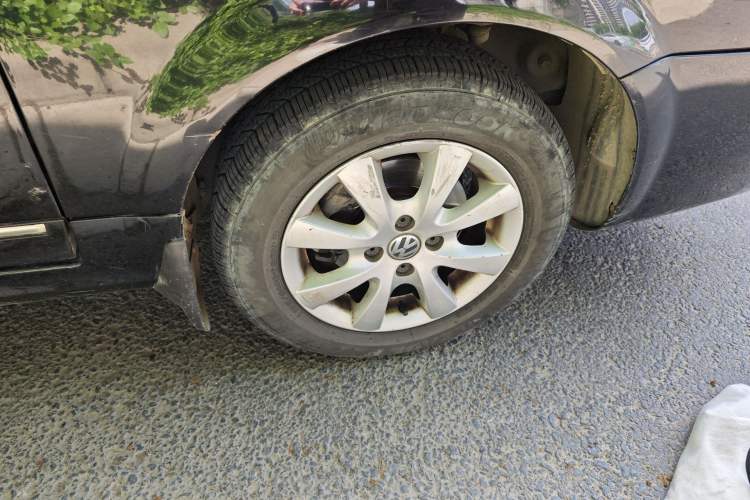 Used Volkswagen Santana Vista 2008 1.8L Manual Comfort Edition Right Front Wheel Hub