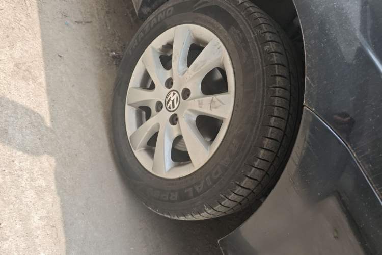 Used Volkswagen Santana Vista 2008 1.8L Manual Comfort Edition Right Front Wheel Hub