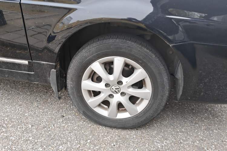 Used Volkswagen Santana Vista 2008 1.8L Manual Comfort Edition Right Front Wheel Hub