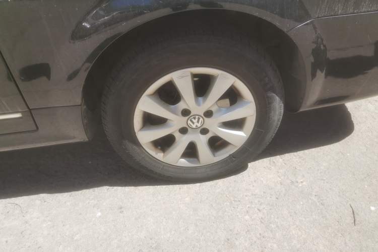 Used Volkswagen Santana Vista 2008 1.8L Manual Comfort Edition Right Front Wheel Hub