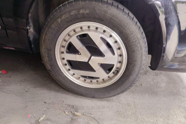 Used Volkswagen Santana Vista 2008 1.8L Manual Comfort Edition Right Front Wheel Hub