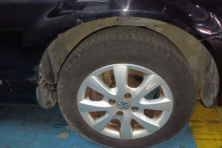 Used Volkswagen Santana Vista 2008 1.8L Manual Comfort Edition Right Front Wheel Hub