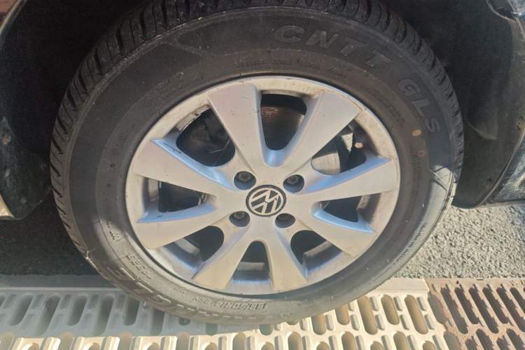 Used Volkswagen Santana Vista 2008 1.8L Manual Sishang Model Right Front Wheel Hub