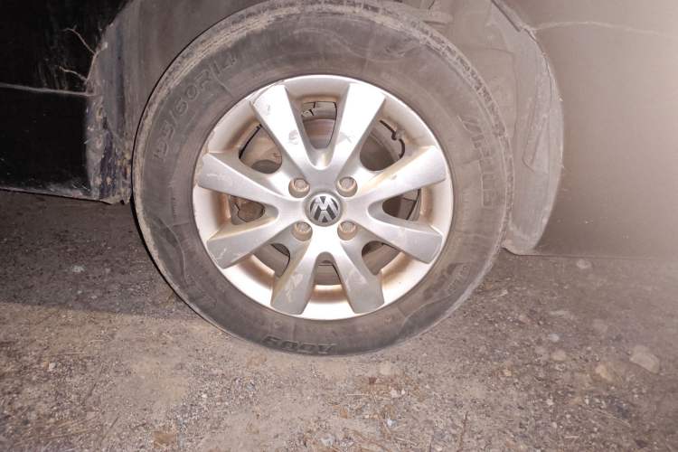 Used Volkswagen Santana Vista 2008 1.8L Manual Comfort Edition Right Front Wheel Hub