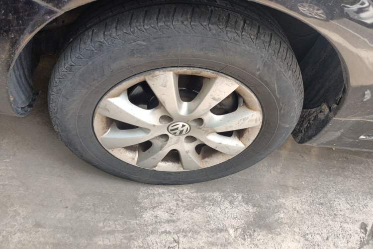 Used Volkswagen Santana Vista 2008 1.8L Manual Comfort Edition Right Front Wheel Hub