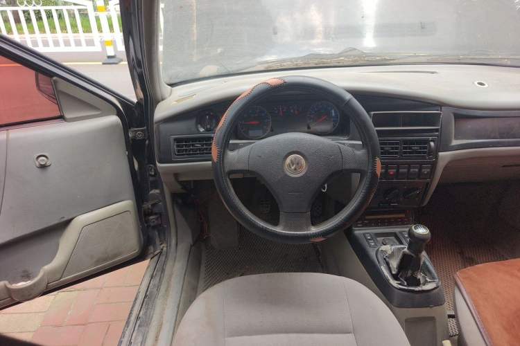 Used Volkswagen Santana Vista 2008 1.8L Manual Sishang Model Steering Wheel