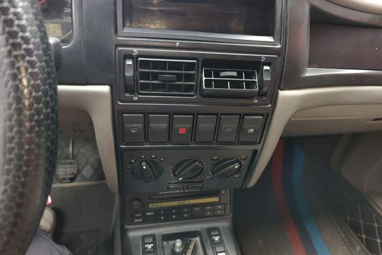 Used Volkswagen Santana Vista 2008 1.8L Manual Sishang Model Audio And AC Panel