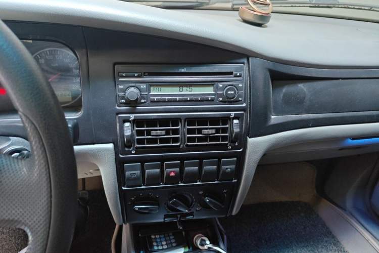 Used Volkswagen Santana Vista 2008 1.8L Manual Sishang Model Audio And AC Panel