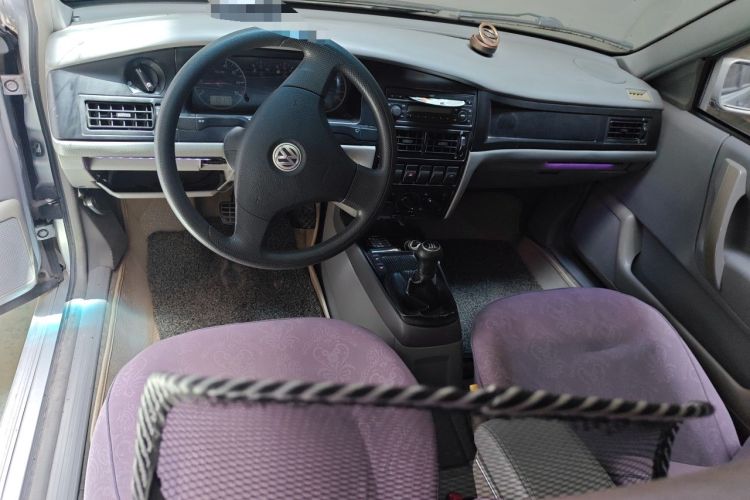 Used Volkswagen Santana Vista 2008 1.8L Manual Sishang Model Center Console