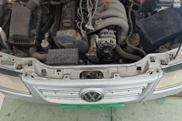 Used Volkswagen Santana Vista 2008 1.8L Manual Sishang Model Engine Bay