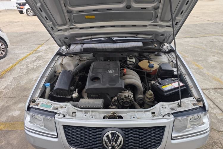 Used Volkswagen Santana Vista 2008 1.8L Manual Sishang Model Engine Bay