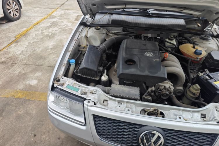 Used Volkswagen Santana Vista 2008 1.8L Manual Sishang Model Engine Bay Right