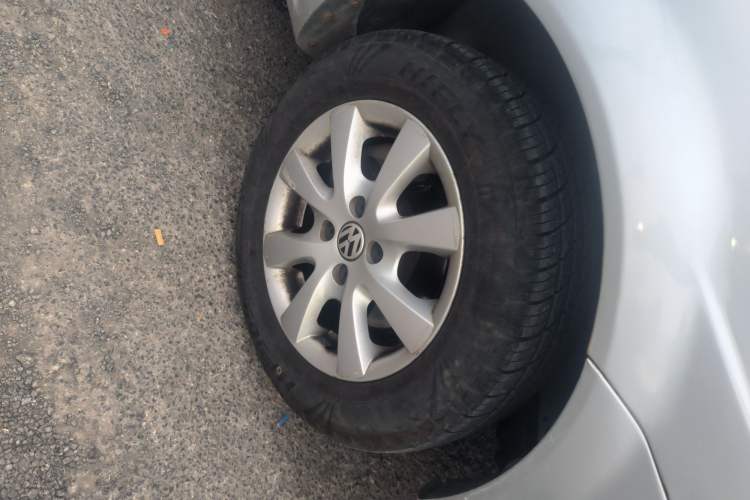 Used Volkswagen Santana Vista 2008 1.8L Manual Comfort Edition Right Front Wheel Hub