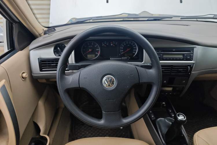Used Volkswagen Santana Vista 2008 1.8L Manual Sishang Model Steering Wheel