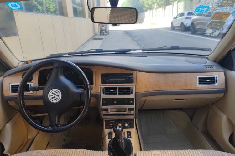 Used Volkswagen Santana Vista 2008 1.8L Manual Comfort Edition Center Console