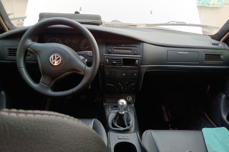 Used Volkswagen Santana Vista 2008 1.8L Manual Sishang Model Center Console