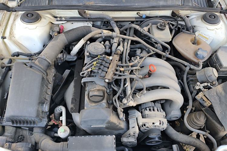 Used Volkswagen Santana Vista 2008 1.8L Manual Sishang Model Engine Bay