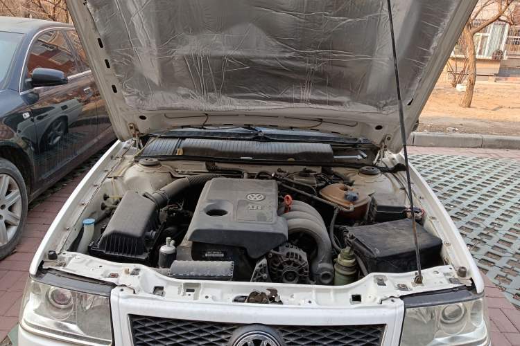 Used Volkswagen Santana Vista 2008 1.8L Manual Sishang Model Engine Bay