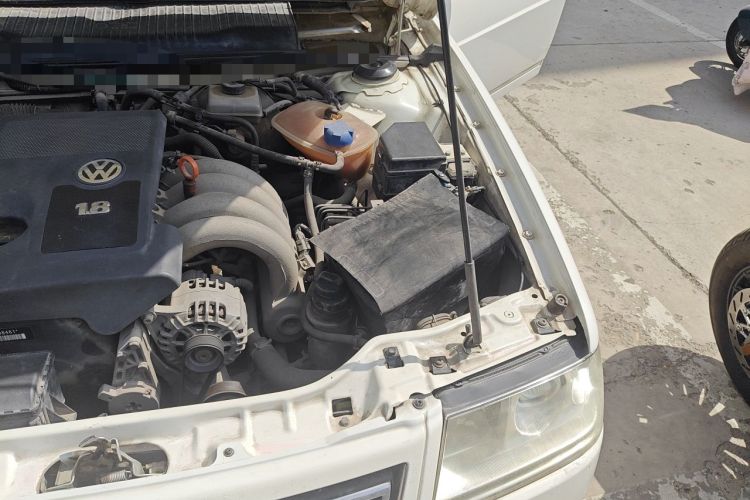 Used Volkswagen Santana Vista 2008 1.8L Manual Sishang Model Engine Bay Left