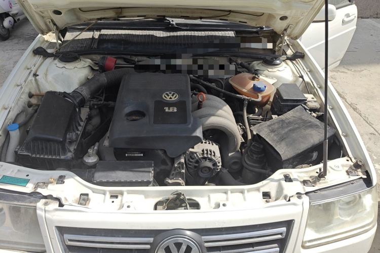 Used Volkswagen Santana Vista 2008 1.8L Manual Sishang Model Engine Bay