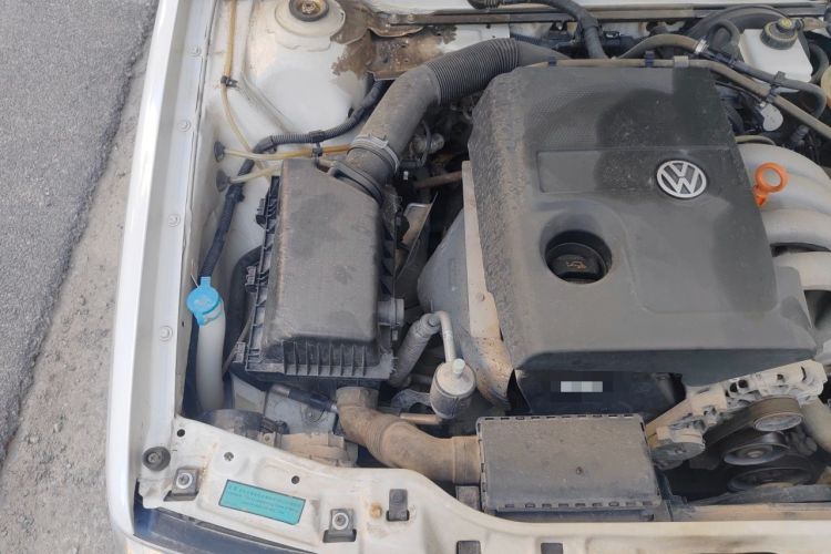 Used Volkswagen Santana Vista 2008 1.8L Manual Comfort Edition Engine Bay Right