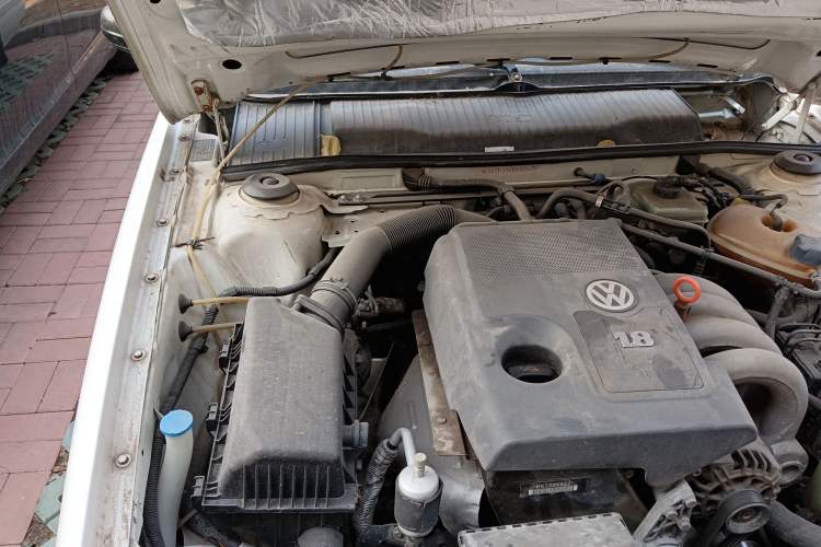 Used Volkswagen Santana Vista 2008 1.8L Manual Sishang Model Engine Bay Right