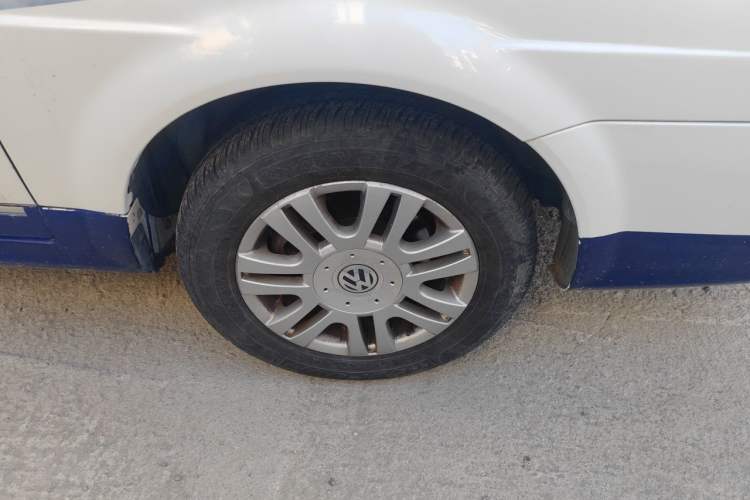 Used Volkswagen Santana Vista 2008 1.8L Manual Comfort Edition Right Front Wheel Hub