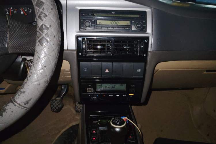 Used Volkswagen Santana Vista 2010 1.6L Manual Comfort Version Audio And AC Panel