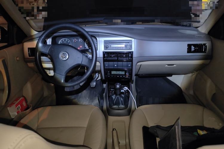Used Volkswagen Santana Vista 2010 1.6L Manual Comfort Version Center Console