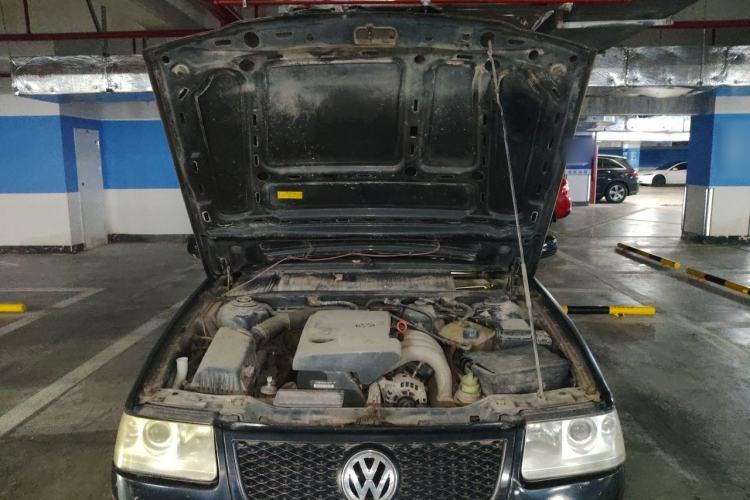 Used Volkswagen Santana Vista 2010 1.6L Manual Comfort Version Engine Bay