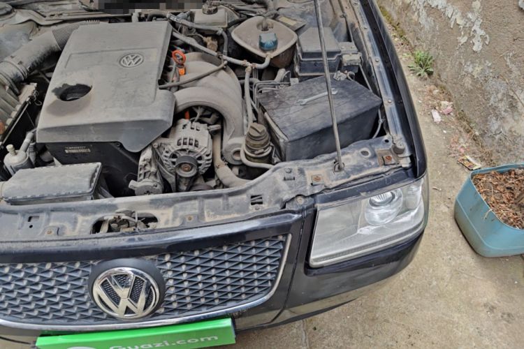 Used Volkswagen Santana Vista 2010 1.6L Manual Comfort Version Engine Bay Left