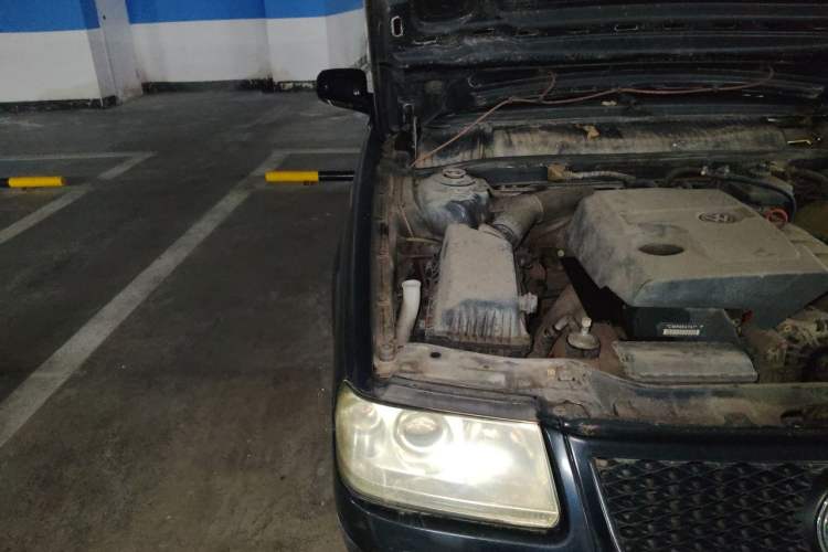 Used Volkswagen Santana Vista 2010 1.6L Manual Comfort Version Engine Bay Right