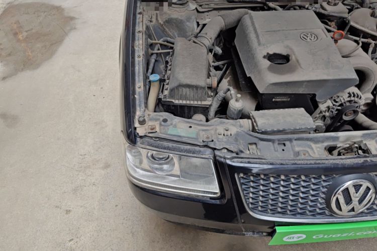 Used Volkswagen Santana Vista 2010 1.6L Manual Comfort Version Engine Bay Right