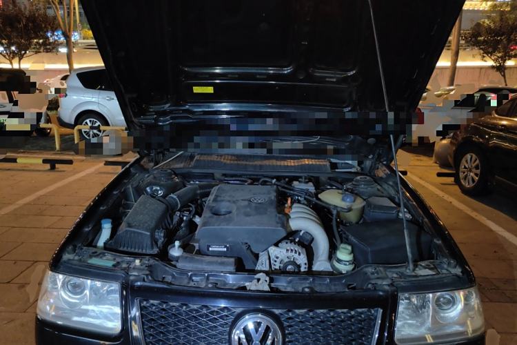 Used Volkswagen Santana Vista 2010 1.6L Manual Comfort Version Engine Bay