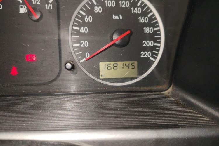 Used Volkswagen Santana Vista 2010 1.6L Manual Comfort Version Odometer Close Up