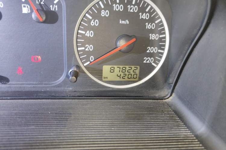 Used Volkswagen Santana Vista 2010 1.6L Manual Comfort Version Odometer Close Up