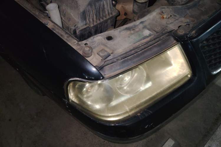 Used Volkswagen Santana Vista 2010 1.6L Manual Comfort Version Right Front Headlight