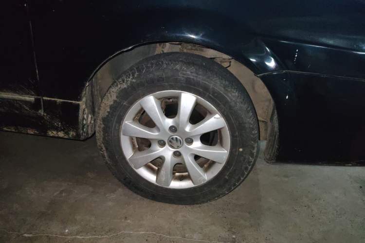 Used Volkswagen Santana Vista 2010 1.6L Manual Comfort Version Right Front Wheel Hub