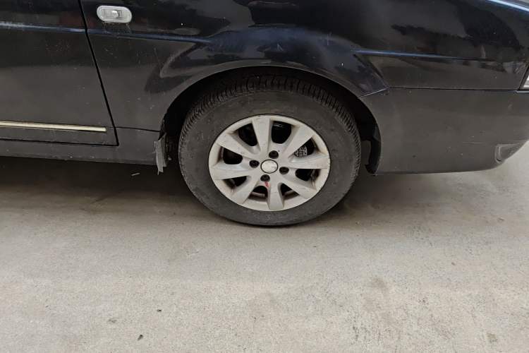 Used Volkswagen Santana Vista 2010 1.6L Manual Comfort Version Right Front Wheel Hub