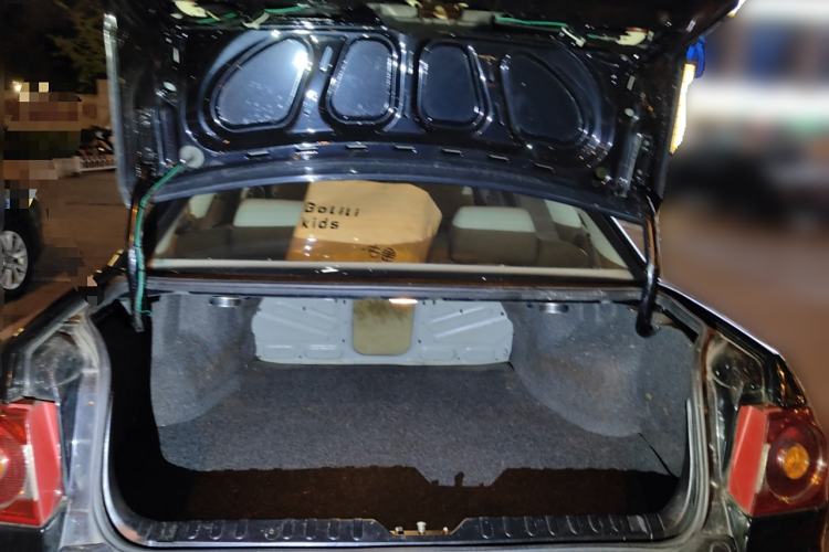 Used Volkswagen Santana Vista 2010 1.6L Manual Comfort Version Trunk