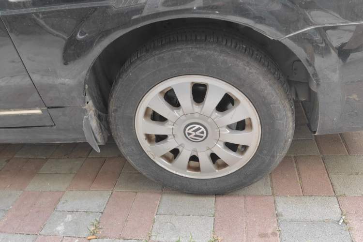 Used Volkswagen Santana Vista  Right Front Wheel Hub